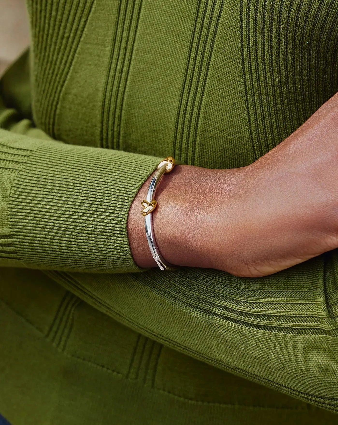 Lucy Williams Knot Hinged Bangle | Mixed Metal