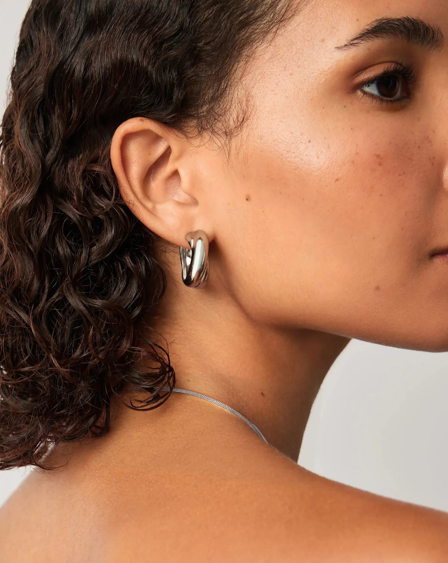 Lucy Williams Chunky Medium Entwine Hoop Earrings | Silver Plated